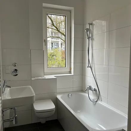 Rent this 2 bed apartment on Kaemmererufer 9 in 22303 Hamburg, Germany