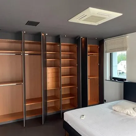 Rent this 3 bed apartment on Garage Vandenberghe in Kortrijksesteenweg 168, 9830 Sint-Martens-Latem