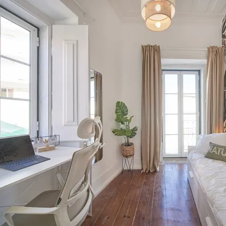Rent this 1 bed room on Largo de Domingos Tendeiro in 1400-077 Lisbon, Portugal