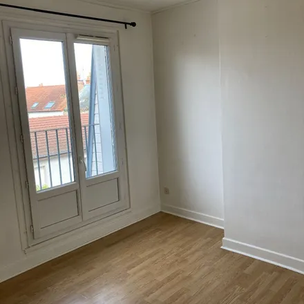 Rent this 3 bed apartment on 27 Cours Jean Jaurès in 03000 Moulins, France