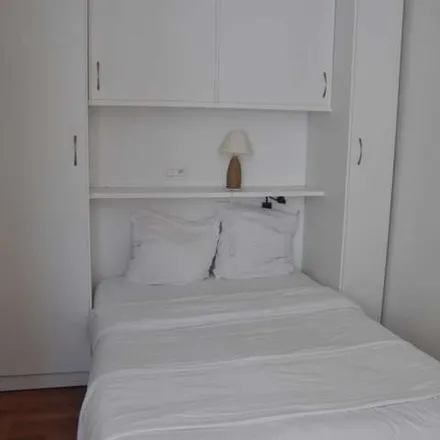 Rent this 1 bed apartment on Rue de Londres - Londenstraat 1 in 1050 Ixelles - Elsene, Belgium