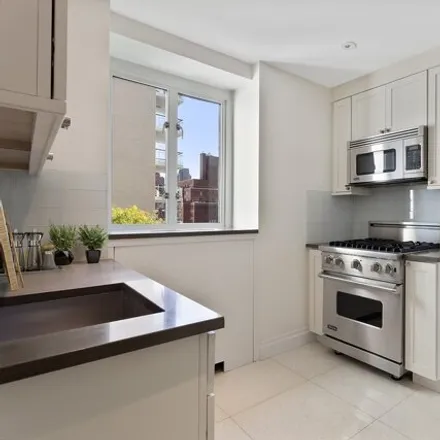 Image 5 - Manhattan House, 200 East 66th Street, New York, NY 10065, USA - Condo for rent