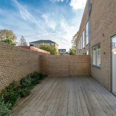 Image 4 - 203 Osier Crescent, London, N10 1QF, United Kingdom - Townhouse for sale