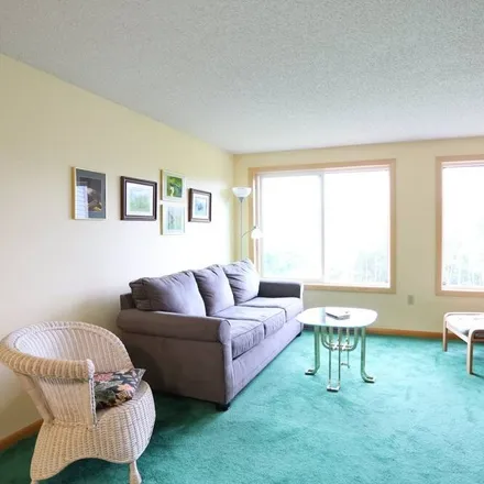Rent this 3 bed condo on Thornton