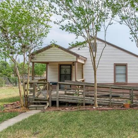 Buy this 2 bed house on 826 Jefferson Street in Alice, TX 78332