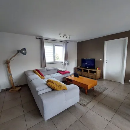 Rent this 1 bed apartment on Rue du Beau Chêne - Beau Chênestraat 31 in 7700 Mouscron, Belgium