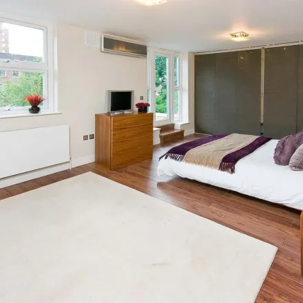 Rent this 5 bed apartment on Boydell Court in London, NW8 6NG