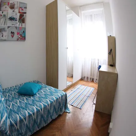 Rent this 4 bed room on Via Felice Casati in 31, 20124 Milan MI