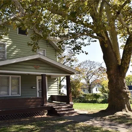 Buy this 4 bed house on 2807 South Avenue in Youngstown, OH 44502