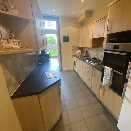 Image 3 - 36 Montgomery Road, London, HA8 6NR, United Kingdom - Townhouse for rent