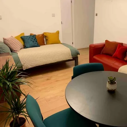Image 2 - 25-31 Thistlewood Close, London, N7 7DT, United Kingdom - Apartment for rent