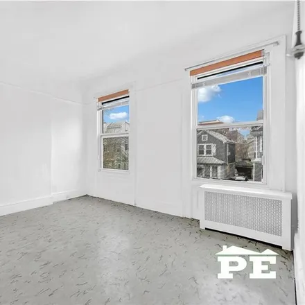 Image 4 - 875 East 15th Street, New York, NY 11230, USA - Townhouse for sale