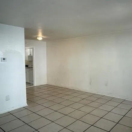 Image 3 - 1447 Saint Mary Street, New Orleans, LA 70130, USA - Apartment for rent