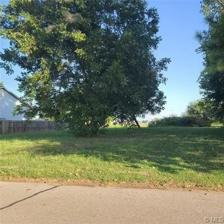 Buy this studio house on 711 North Riverview Drive in Bixby, OK 74008