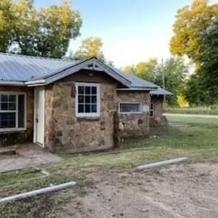Rent this 2 bed house on 609 N 4th St in Clyde, Texas
