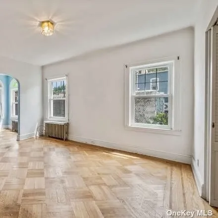 Image 4 - 63-62 83rd Street, New York, NY 11379, USA - House for sale