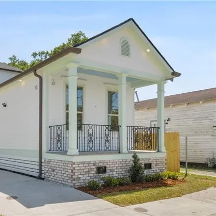 Buy this 3 bed loft on 8539 Sycamore Street in New Orleans, LA 70118