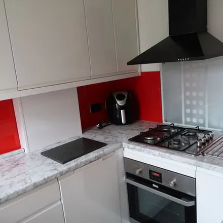 Rent this 3 bed apartment on Westbourne Gardens South in Partickhill, Glasgow