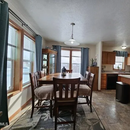 Image 4 - 777 Fayette Drive, Hazen, Mercer County, ND 58545, USA - Apartment for sale