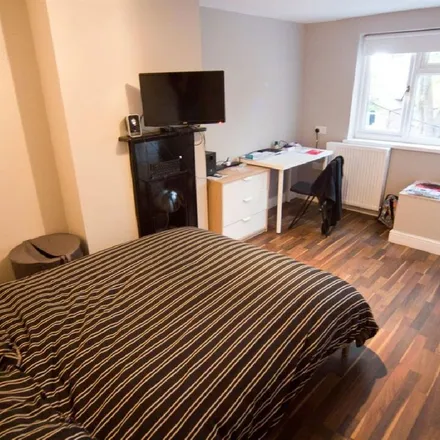 Rent this 6 bed apartment on 168 Rolleston Drive in Nottingham, NG7 1LA