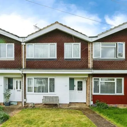 Buy this 3 bed townhouse on Cherry Tree Avenue in Havant, PO8 8AP