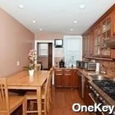 Image 2 - 42-22 161st Street, New York, NY 11358, USA - Townhouse for sale