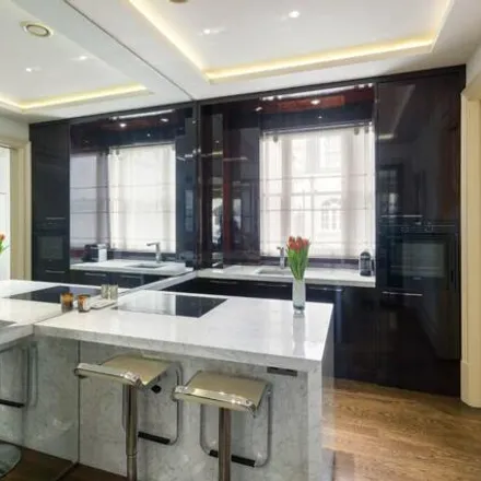 Image 3 - 2-17 Chester Street, London, SW1X 7BP, United Kingdom - Apartment for sale