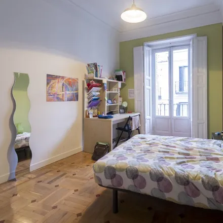 Rent this 7 bed room on Madrid in Aparcabicis Metro Ópera, Plaza de Isabel II