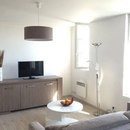 Rent this 2 bed apartment on 02000 Laon