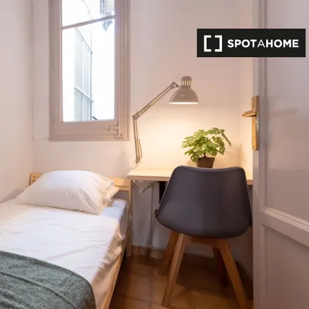 Rent this 6 bed room on Carrer de Floridablanca in 117, 08001 Barcelona