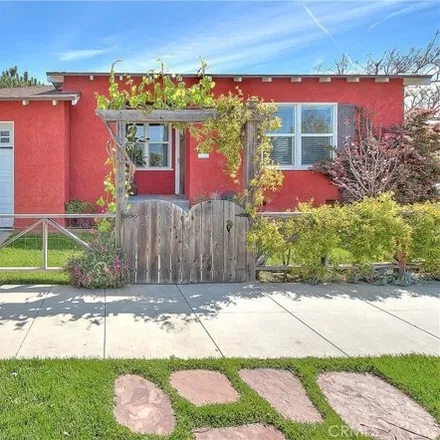 Buy this 2 bed house on 2705 East 8th Street in Long Beach, CA 90804