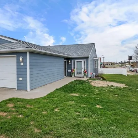 Image 1 - 406 28th Avenue Southwest, Minot, ND 58701, USA - Condo for sale