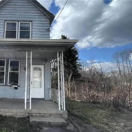 Rent this 2 bed house on 1704 State Street in Steubenville, OH 43952