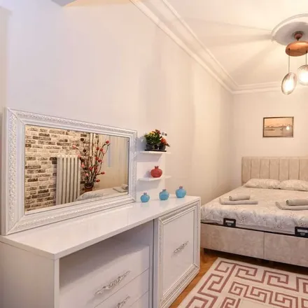 Rent this 3 bed apartment on 34371 Şişli