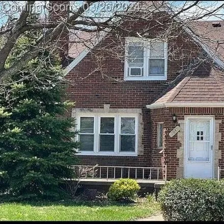 Buy this 3 bed house on 2131 North Elizabeth Street in Dearborn, MI 48128