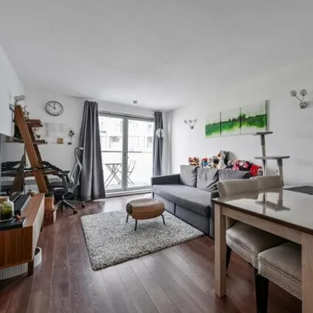 Buy this 1 bed apartment on 99 Blackwall Way in London, E14 9QU