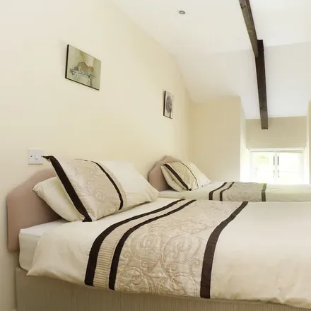 Rent this 5 bed duplex on North Tamerton in EX22 6SB, United Kingdom