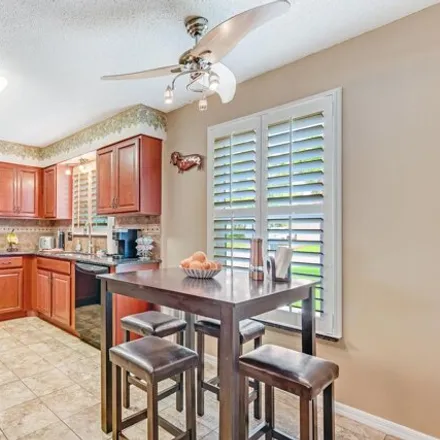 Image 9 - 1114 Sherbourne Way, Ormond Beach, FL 32174, USA - House for sale