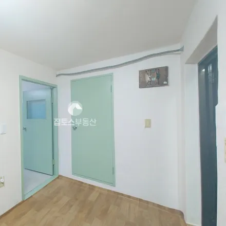 Rent this 1 bed apartment on 서울특별시 은평구 응암동 676-8