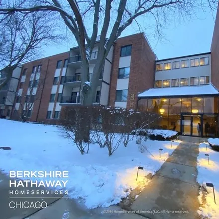 Buy this 2 bed condo on 3050 Pheasant Creek Drive in Northbrook, IL 60062