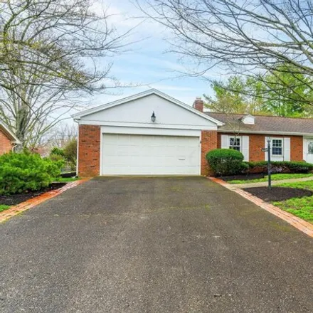 Buy this 3 bed house on 3142 Bembridge Road in Upper Arlington, OH 43221