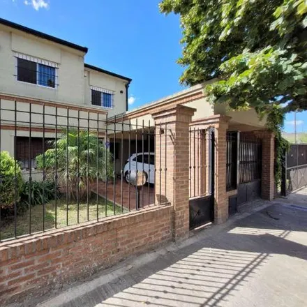 Buy this 3 bed house on Gustavo Adolfo Bécquer 2845 in Partido de Morón, B1712 JOB Castelar