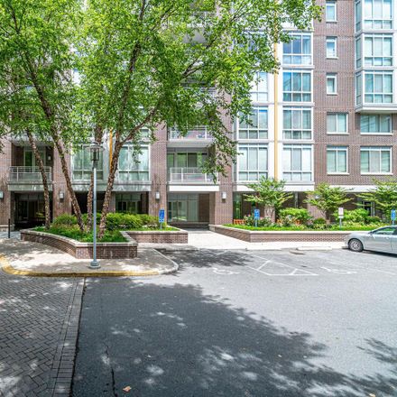 Rent this 1 bed condo on Penzeys Spices in 513 West Broad Street, Arlington