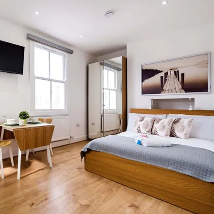 Rent this 1 bed apartment on Greggs in 411 North End Road, London