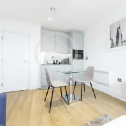 Rent this 1 bed apartment on Portland Road in Luton, LU4 8AY