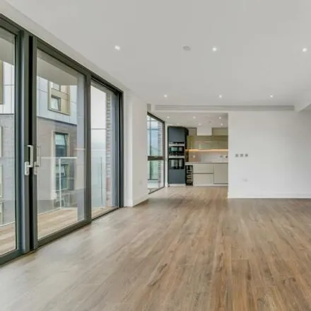Rent this 2 bed apartment on Perilla House in Stable Walk, London