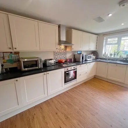 Rent this 3 bed townhouse on Guildford Centre in Martyr Road, Guildford