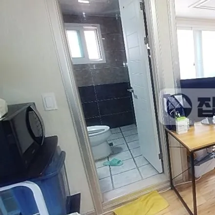 Rent this 1 bed apartment on 서울특별시 광진구 구의동 52-7