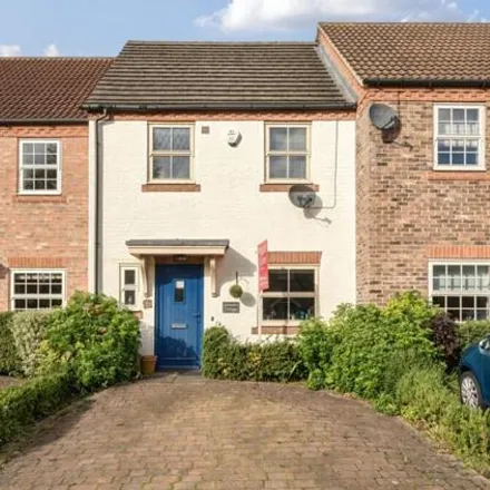 Buy this 3 bed townhouse on Burton Cliffe in Lincoln, LN1 3WT