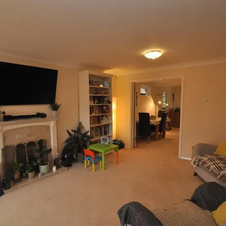 Image 2 - 128 Benslow Lane, Hitchin, SG4 9RA, United Kingdom - House for rent